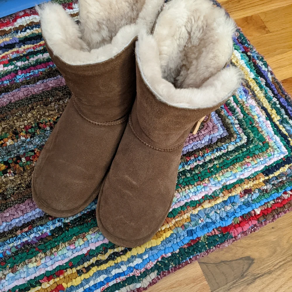 Bear Paw Tan Women's Suede Boots size 9 with sheepskin lining